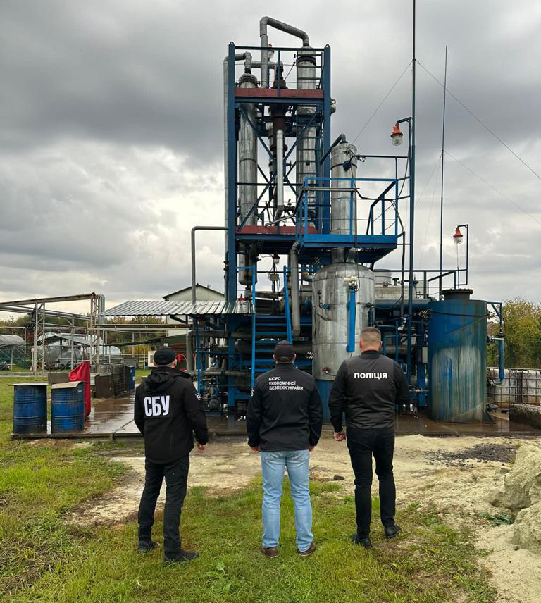 На Закарпатье нашли нелегальный нефтеперерабатывающий завод. Причастен кум Медведчука 07