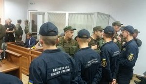 Суд не смог приступить к слушанию дела о теракте под Радой и-за отсутствия одного из присяжных. ФОТОрепортаж