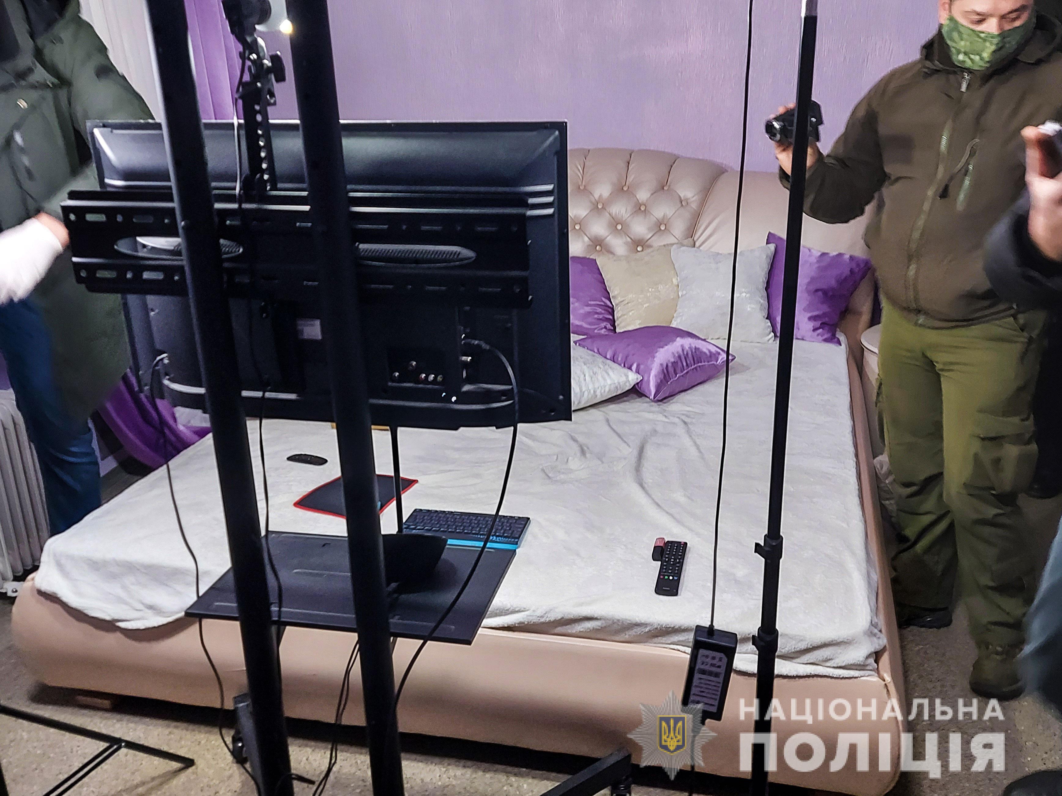 Голые лольки 