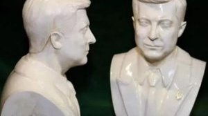 2 тисячі гривень за 23 см: у продажу з'явилися бюсти Зеленського