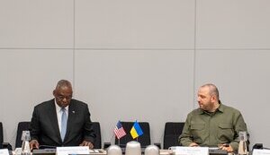 Ллойд Остін та Рустем Умєров на Рамштайн у Брюсселі