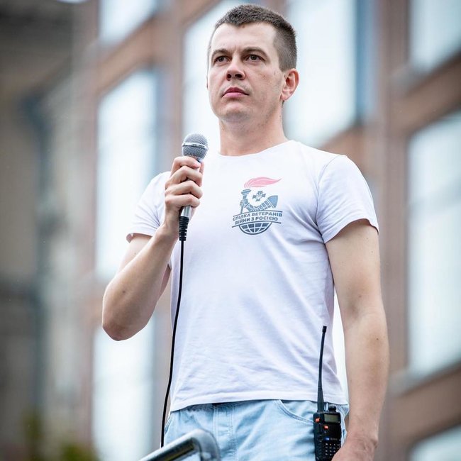 Далі буде більше: ветерани та психологи про Володимира Прохнича, який прийшов з гранатою у Кабмін, та Андрія Чуприка, який підірвався у Кривому Розі 08