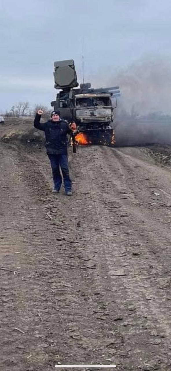 Жители Баштанки отобрали у российских оккупантов и сожгли комплекс Панцирь-С стоимостью $15 млн, - Филатов 01