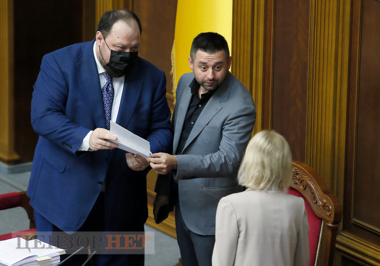 Блокирование трибуны, звонок Стефанчуку, Порошенко и Вирастюк, счастливый Тищенко и потрясенный Арахамия, - работа Рады 23 сентября 28