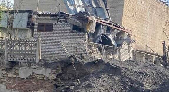 Росіяни скинули КАБи на подвір'я школи у Бериславі