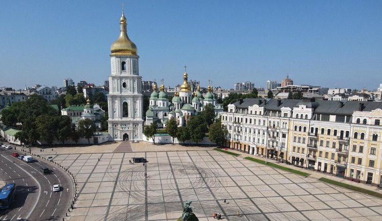 Дрифт на Софійській площі: розмір завданих збитків - 50 тис. грн, прокуратура Києва вилучила автомобілі (оновлено)