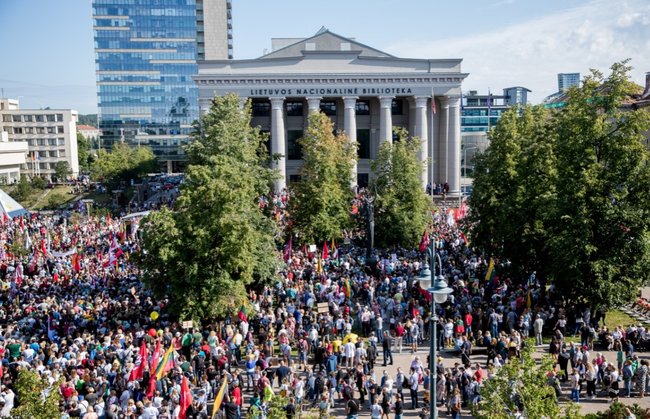 Массовые протесты против обязательной вакцинации прошли в Вильнюсе 05