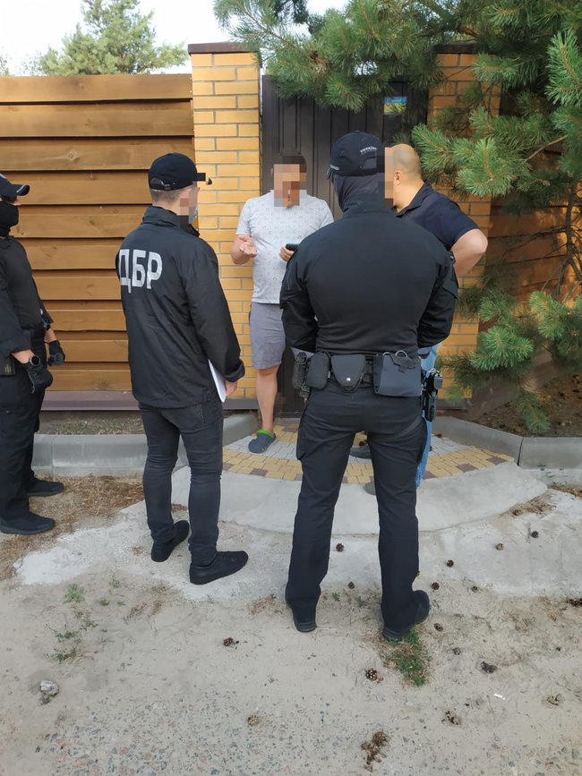 Експосадовців Міноборони підозрюють у заподіянні 476 млн грн збитків при закупівлі катерів і санітарних автомобілів для ЗСУ, - ДБР 07