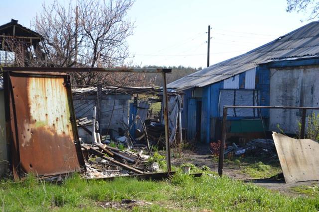 Наслідки вчорашнього обстрілу Марїнки терористами 12 Наслідки вчорашнього обстрілу Марїнки терористами 12