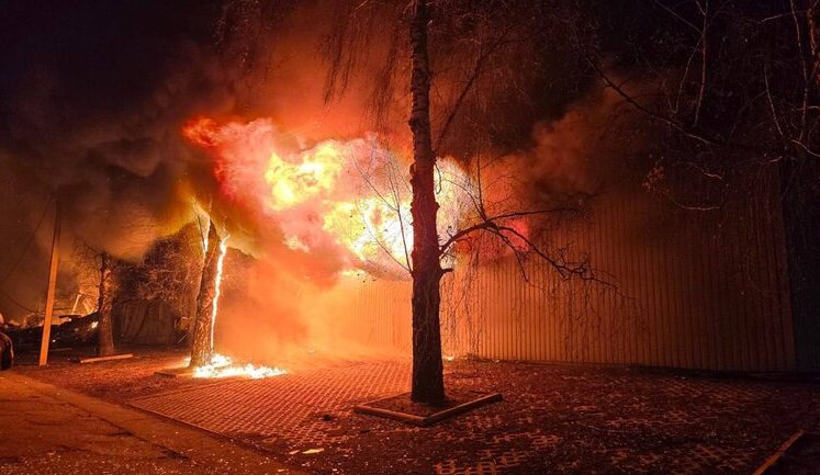 На тлі обстрілів українських міст недоречно та некорисно говорити про послаблення тиску на Росію, - Зеленський. ВIДЕО