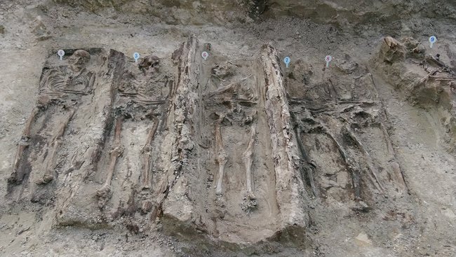 Археологи виявили братську могилу воїнів УПА під асфальтом на Рівненщині, - ОДА 06 Археологи виявили братську могилу воїнів УПА під асфальтом на Рівненщині, - ОДА 06