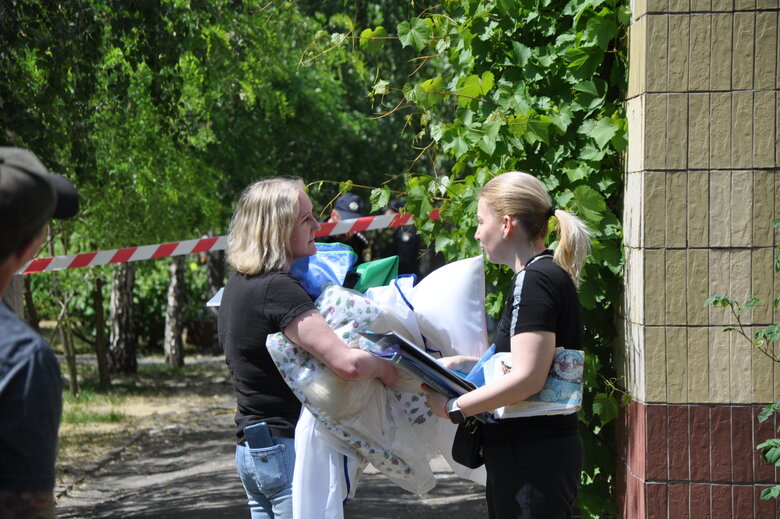 Consequences of shelling in Desnyansky district of Kyiv 31