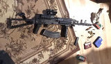 ДБР повідомляє про виявлення в ході обшуку у Чорновол арсеналу зброї. Екснардепка заявляє, що це її легальна зброя. ФОТОрепортаж