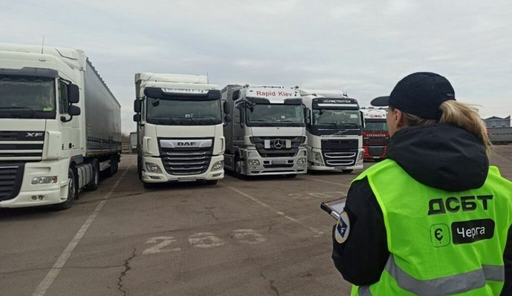 "Укртрансбезпека" заперечує "торгівлю дозволами" та місцями в електронній черзі