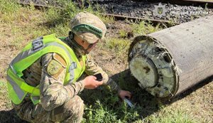 After massive attack on Kyiv, bomb disposal experts recover parts of Russian missiles and 50 kg of explosives. VIDEO+PHOTOS