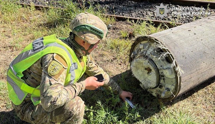 After massive attack on Kyiv, bomb disposal experts recover parts of Russian missiles and 50 kg of explosives. VIDEO+PHOTOS