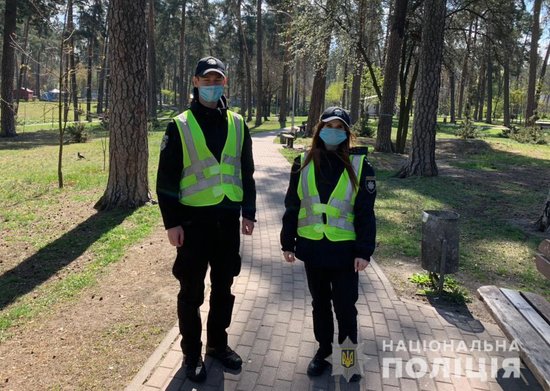 Поліція в Києві посилює патрулі біля кладовищ 04