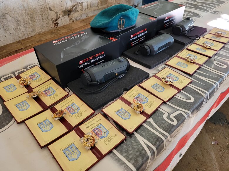 Наєв привітав морпіхів із професійним святом та передав їм прилади нічного бачення: Ви героїчно бороните незалежність України 04