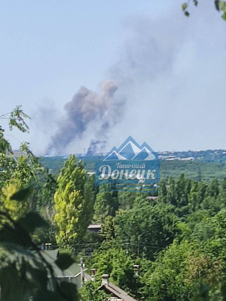 Ammunition depot is on fire in occupied Donetsk, explosions are heard 02