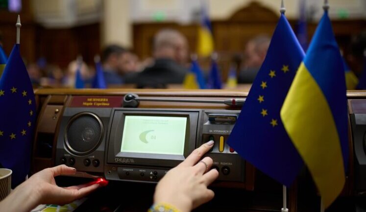 Зеленского призывают направить госфинансирование политических партий на нужды Сил Обороны, - петиция
