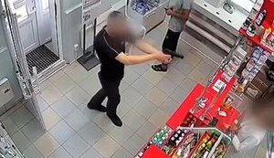 Russian in pharmacy points gun at pharmacist: "I need promedol! I will shoot you. There is no promedol? Well, okay". VIDEO