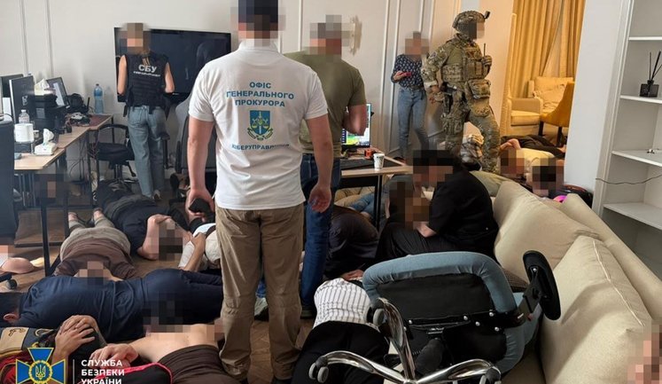 Привласнювали до $1 млн щомісяця: у Києві СБУ викрила мережу криптошахраїв, які дурили громадян ЄС. ФОТОрепортаж