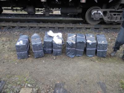 У поїзді з рудою виявили 4 тис. пачок контрабандних сигарет 01 У поїзді з рудою виявили 4 тис. пачок контрабандних сигарет 01