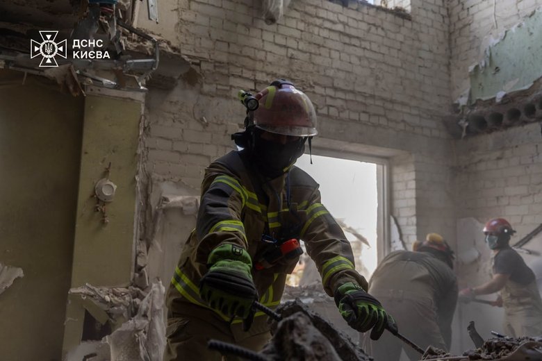 У 16-поверхівці на Дарниці в Києві завершено аварійно-рятувальні роботи