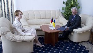 Новий посол Німеччини Райхель прибув в Україну і вручив копії вірчих грамот заступнику глави МЗС Зеркаль. ФОТО