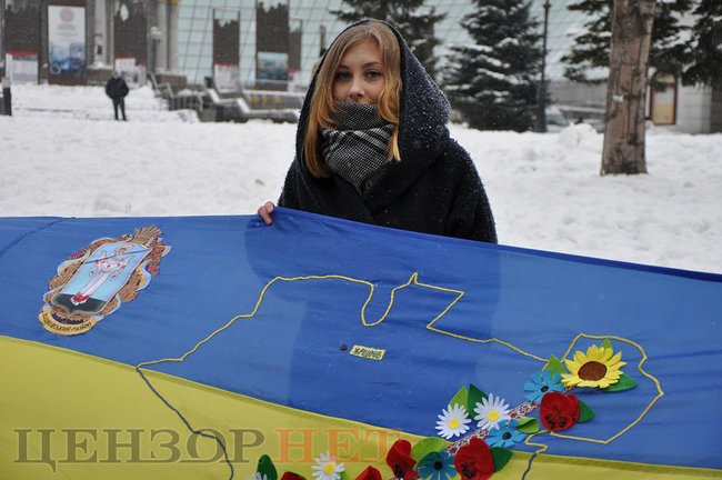 Українські казначеї розгорнули в центрі Києва найдовший прапор України 23