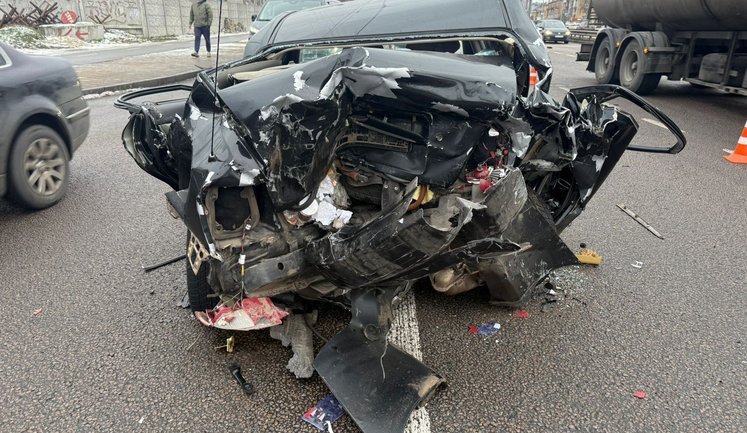 Военнослужащий совершил смертельное ДТП в Киеве: погибла женщина, пострадали двое детей. ФОТОрепортаж