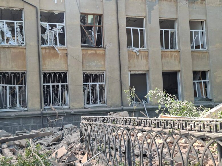 школа у Білгород-Дністровському після обстрілу