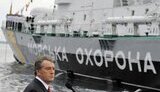 Ющенко на катере провел осмотр кораблей в Севастополе. ФОТОрепортаж.
