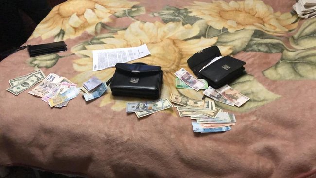 Фальшивомонетчики продавали киевлянам поддельные гривни, доллары и евро, - прокуратура 01