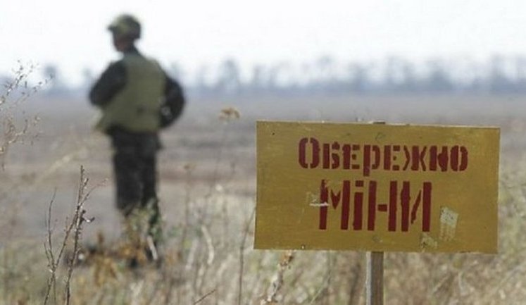Ukraine's military man steps on landmine in Donbas