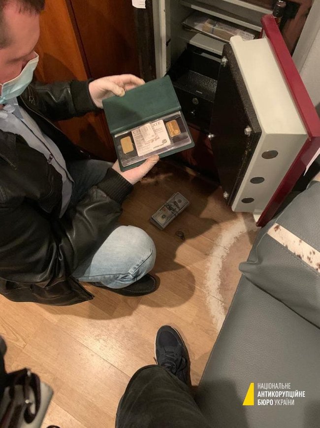 Во время обысков у брата Вовка Зонтова нашли $3,7 млн, 840 тыс. евро, антиквариат и документы на имя главы ОАСК, - НАБУ 05