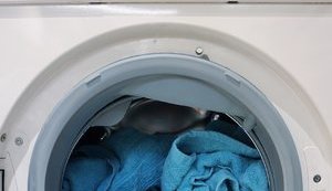 Кабмин разрешил работу химчисток в "красных" зонах карантина