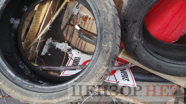 Nationalists block police raiding Kyiv-based ATEK plant 13