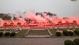 Польские ультрас жгли фаеры возле "мемориала орлят" во Львове, отмечая 100-летие боев против ЗУНР. ФОТО