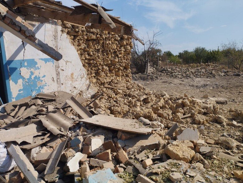 Росіяни з авіації обстріляли село Львове на Херсонщині: загинула жінка 02
