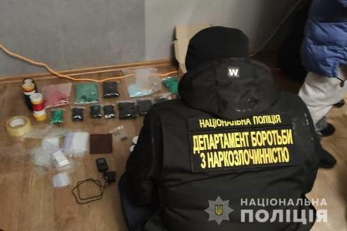 16-ти и 18-летняя подруги распространяли наркотики через Телеграмм канал. Изъят товар на 7 млн грн по ценам черного рынка, - Нацполиция 03