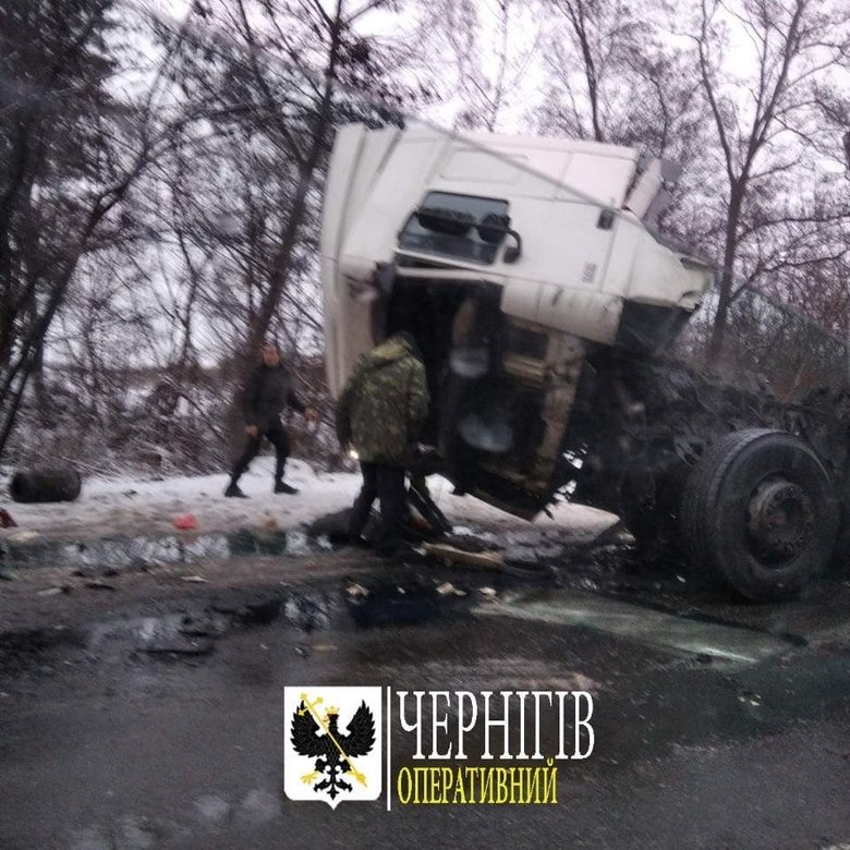 11 killed in bus and truck collision in Chernihiv region 06