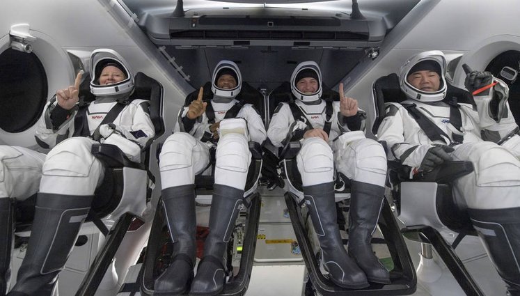 Чотири астронавти місії Crew-1 успішно повернулися на Землю після рекордного 5-місячного перебування на МКС. ВIДЕО