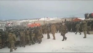 Російський спецназ розігнав башкортів, які влаштували акцію протесту: "Че делается! Чего вы не снимаете!". ВIДЕО