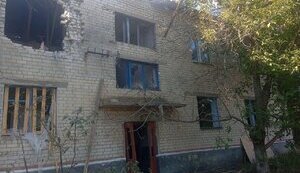 Войска РФ атаковали дронами Дудчаны на Херсонщине: поврежден многоэтажный дом. ФОТОрепортаж