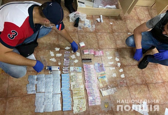 Более 40 обысков и 10 задержанных: полиция провела масштабную спецоперацию против наркоторговцев в Кривом Роге 07 Более 40 обысков и 10 задержанных: полиция провела масштабную спецоперацию против наркоторговцев в Кривом Роге 07