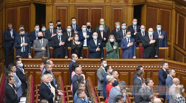 Усі обіймаються та обмінюються любязностями, Тимошенко шепочеться, Порошенко задумливий, Разумков розводить руками, - день роботи Ради 7 вересня 11