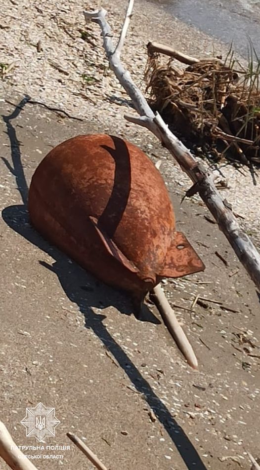 Two unusual projectiles washed up on Odesa beach 01