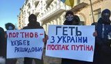 "Геть з України посіпак Путіна": активісти пікетують РНБО з вимогою припинити роботу проросійських інформресурсів. ВІДЕО+ФОТОрепортаж
