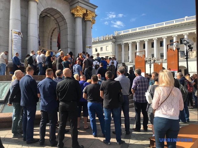 На Майдане попрощались с волонтером Мариной Шеремет 04